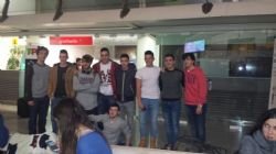 Zenbait bidaiari aireportuan / Algunos de nuestros alumnos viajeros en el aeropuerto